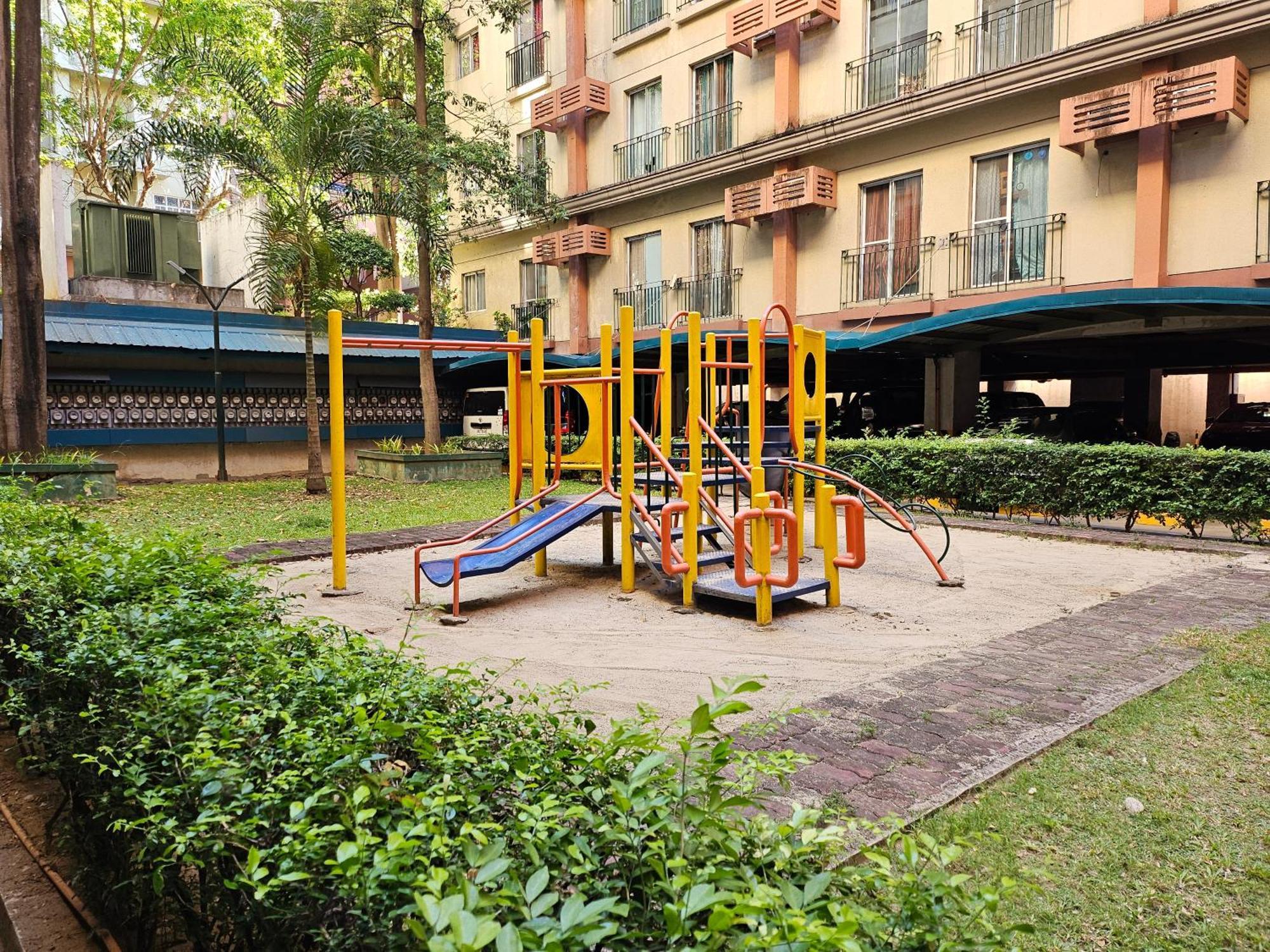 Cozy 2Br Staycation With Balcony Chateau Elysee For 4-6 Pax Paranaque City Exteriér fotografie